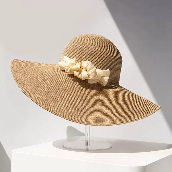 PLUME — Straw hat